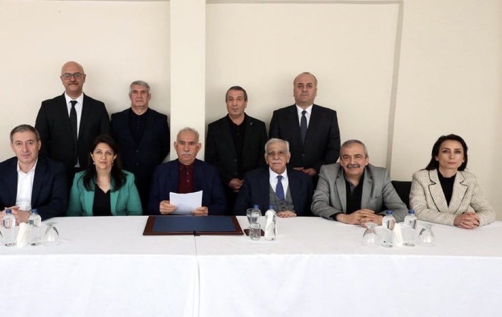 Öcalan’dan Silah Bırakma Çağrısı