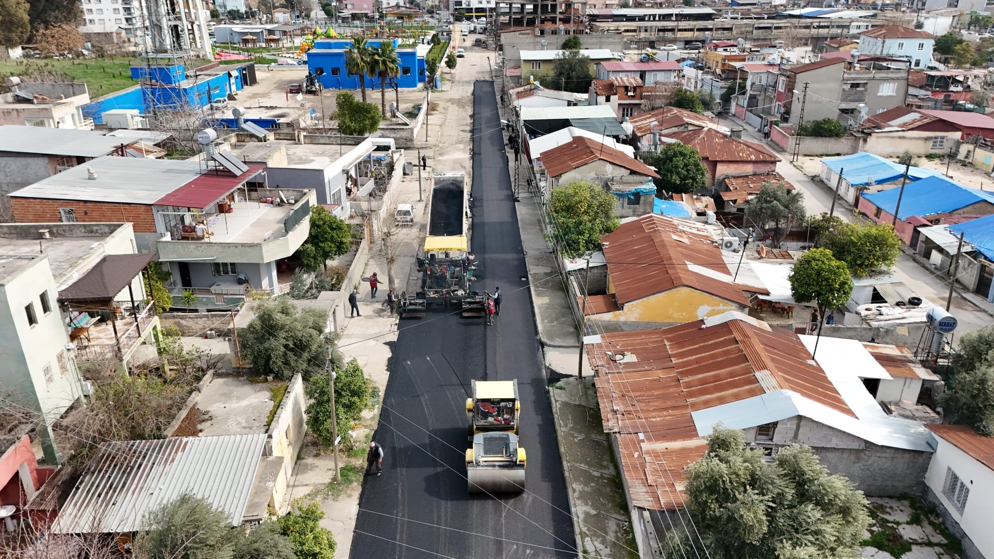 Ceyhan’da Asfalt Seferberliği Yaz-Kış Sürüyor