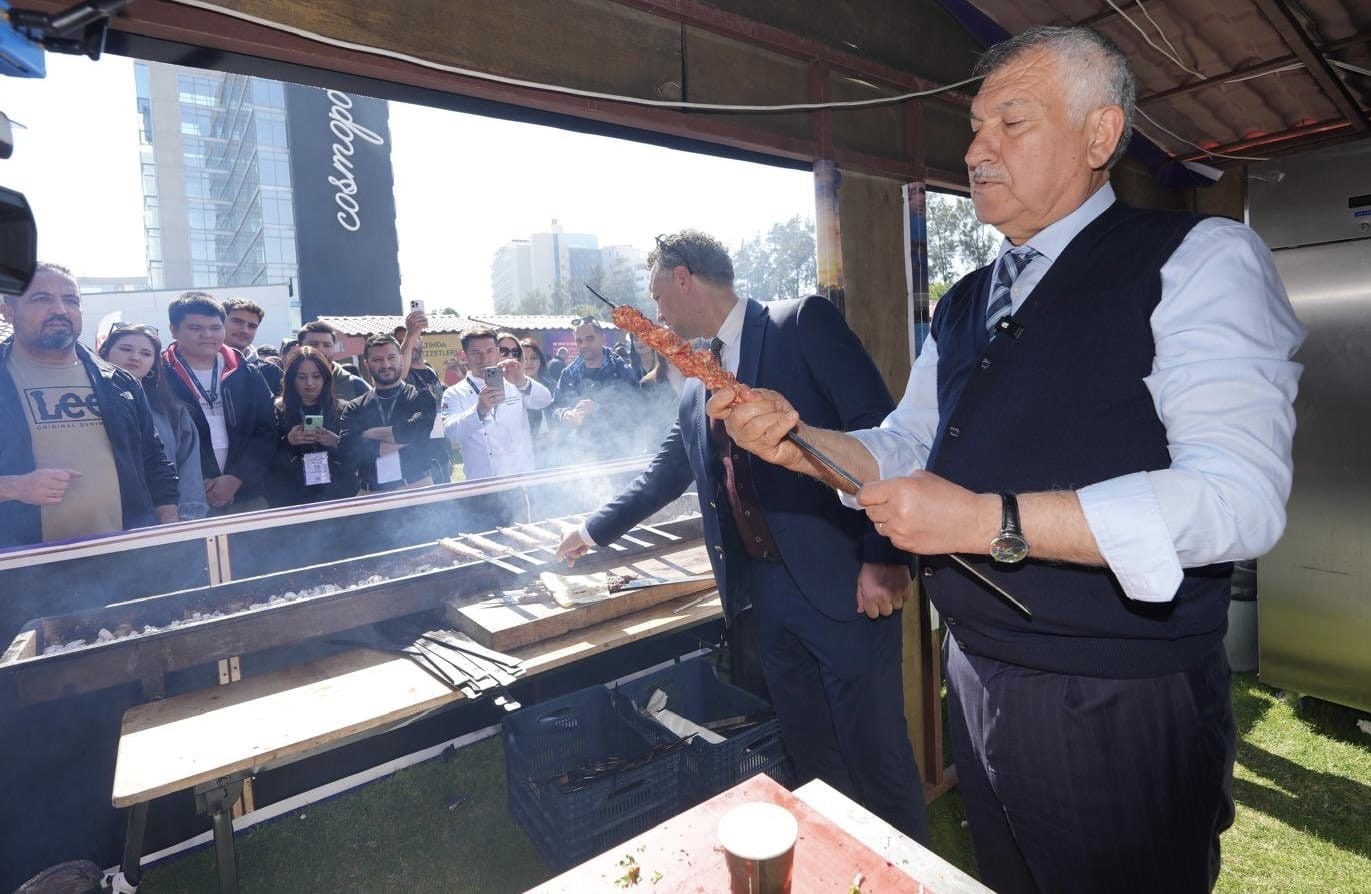 Zeydan Başkan Antalya’da da Sapladı