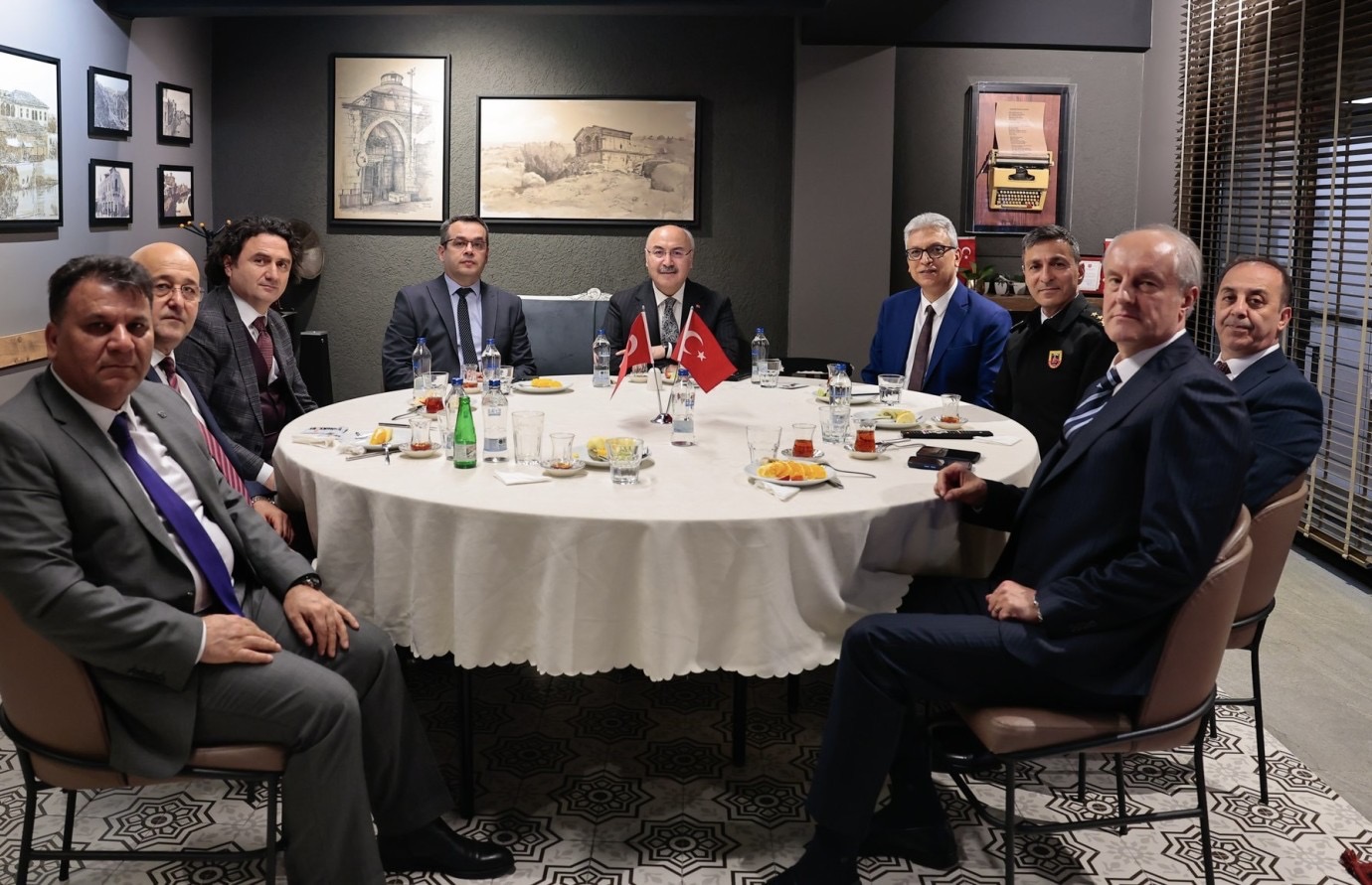 Validen Gümüş Onuruna Veda Yemeği