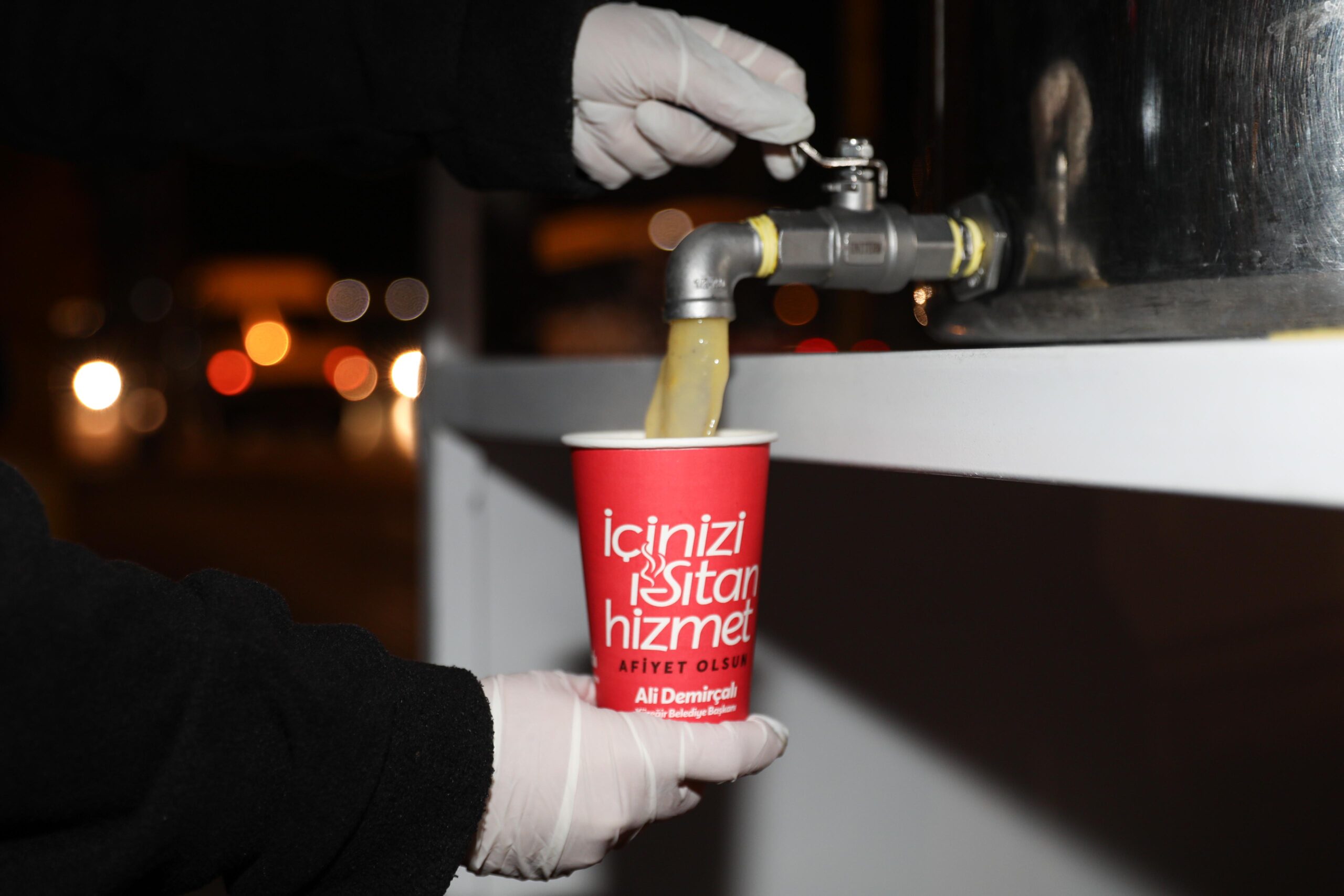 YÜREĞİR BELEDİYESİ 5 NOKTADA SICAK ÇORBA DAĞITIMINA BAŞLADI