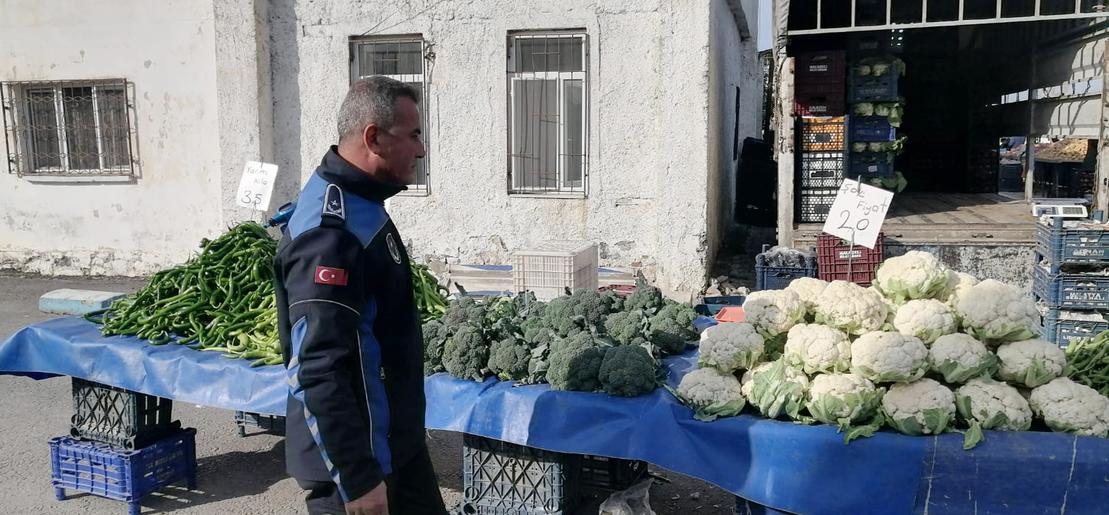 Halk pazarında etiket denetimi