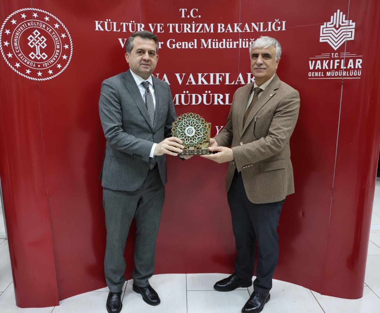 Adanalı Hayırseverler Çukurova Üniversiteli Öğrencilerle İftar Sofrasında Buluştu