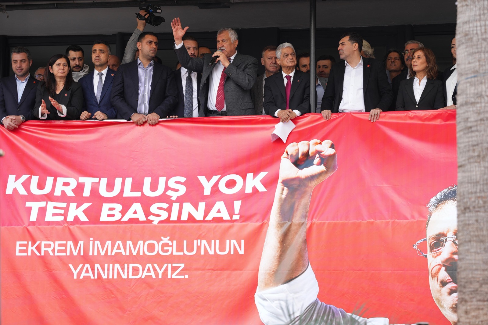 Başkan Zeydan Karalar, “Ekrem Başkanımızın yanındayız.”