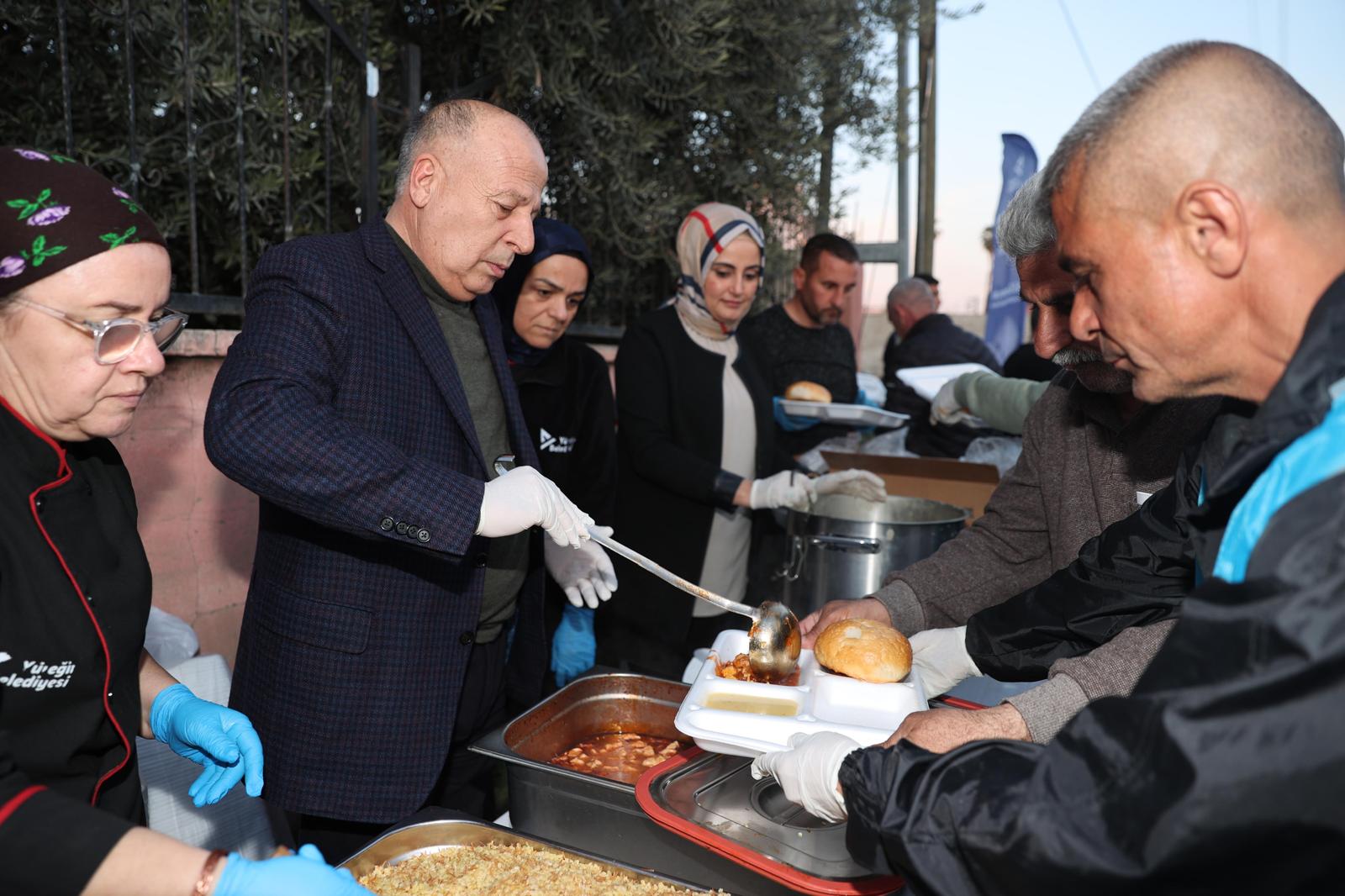 YÜREĞİR BELEDİYESİ RAMAZAN BOYUNCA 45 BİN KİŞİYE İFTAR VERDİ