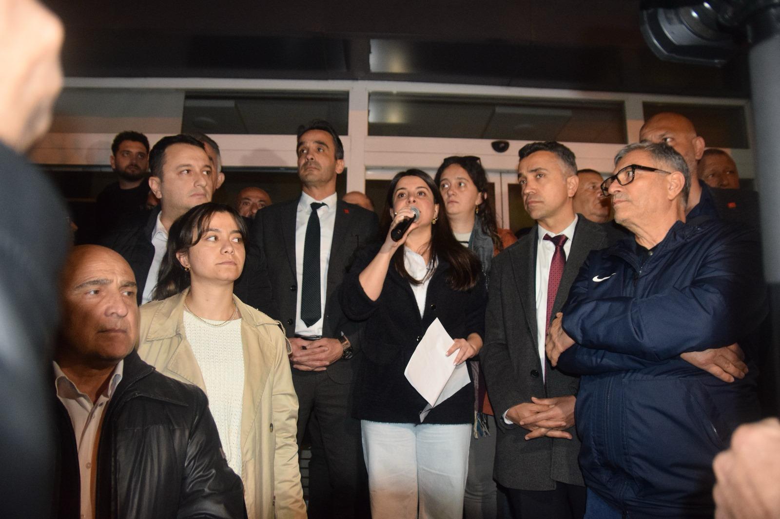 CHP Adana İl Başkanlığı: “Hukuksuz tutuklamaların takipçisi olacağız.”