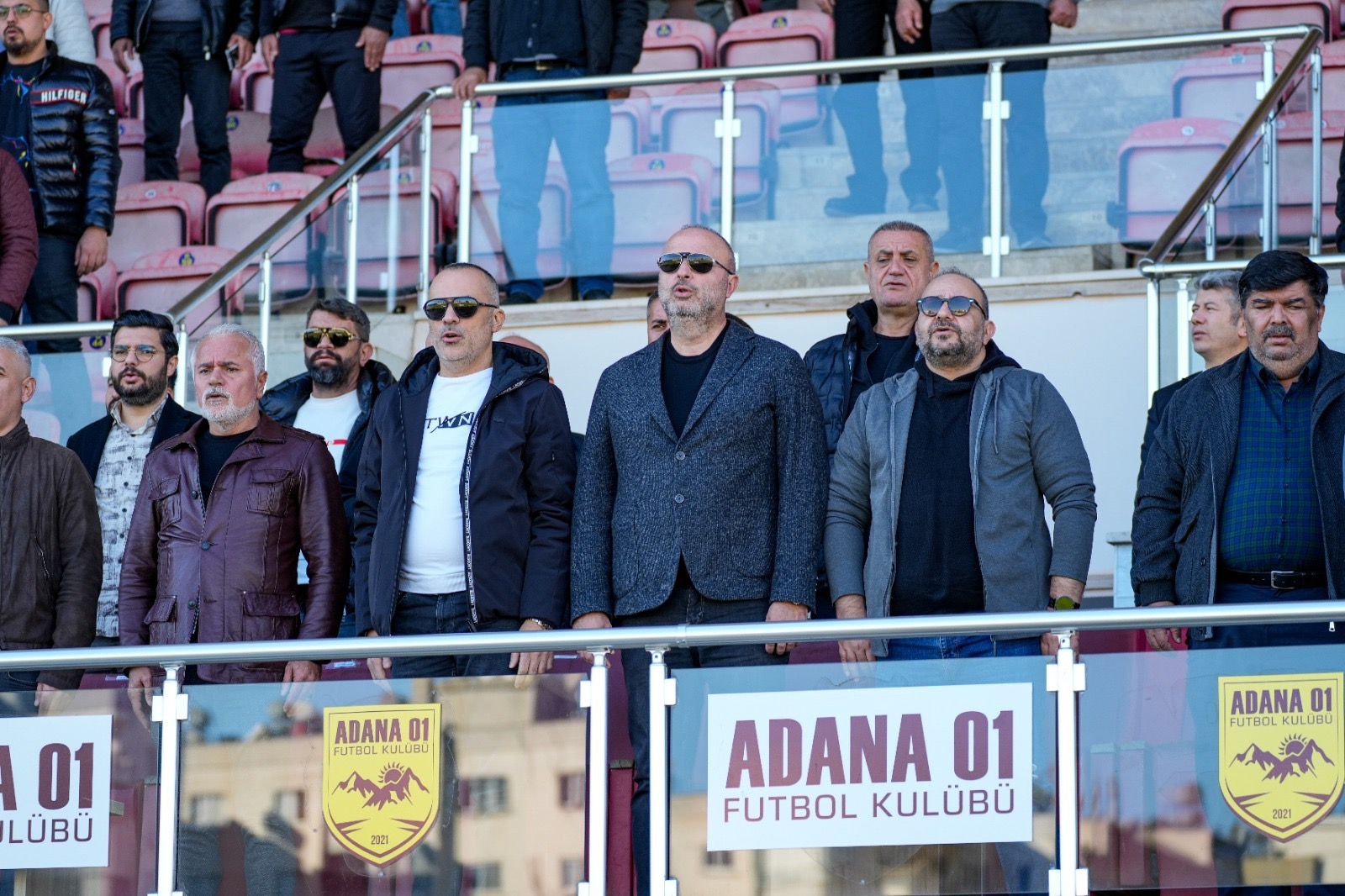 Bora Dağlıoğlu takımını kutladı