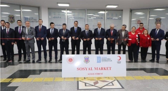 ADANA’DA KIZILAY DESTEKLİ SOSYAL MARKET HİZMETE GİRDİ