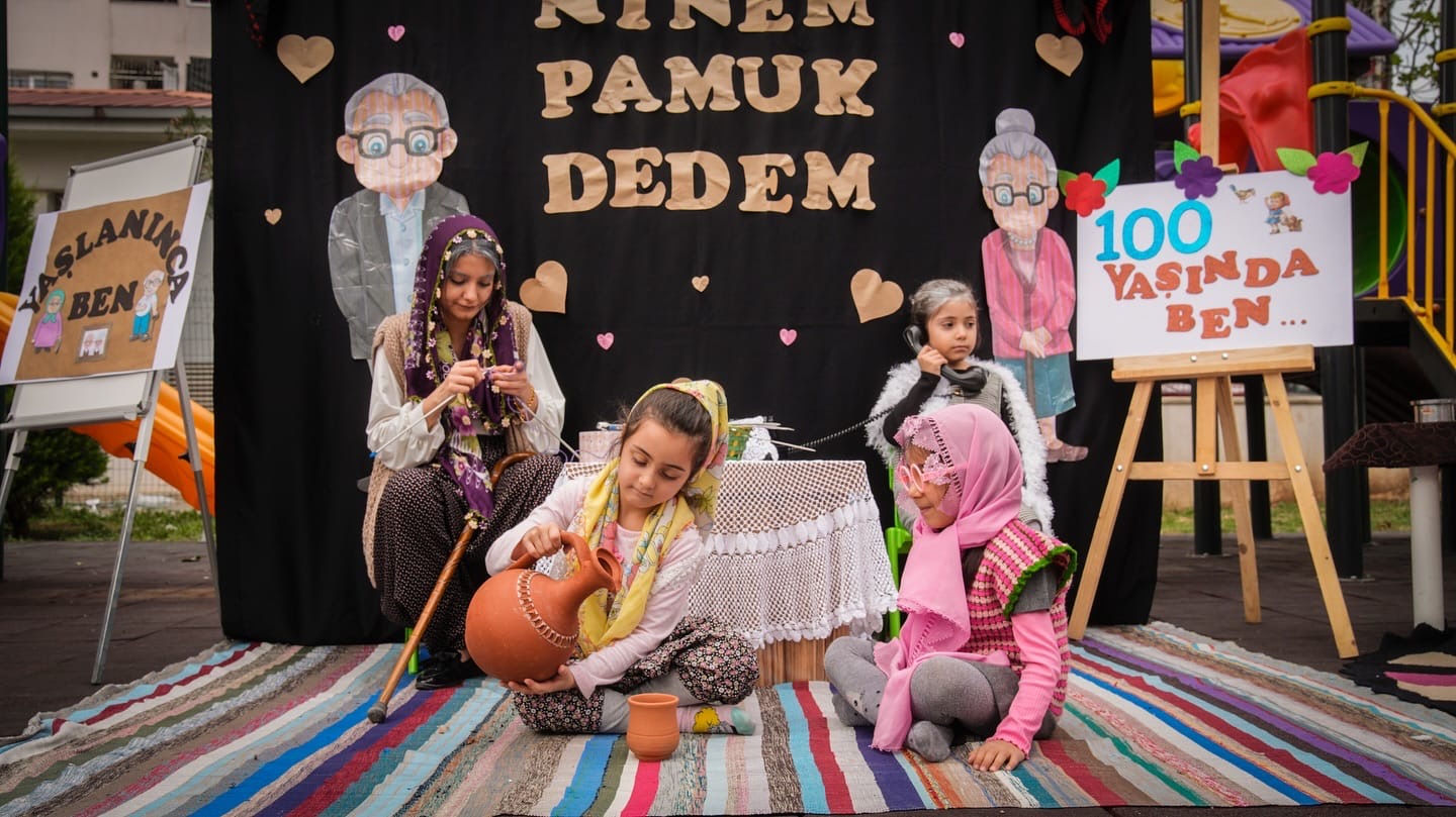 SEYHANLI MİNİKLERDEN YAŞLILAR HAFTASI ETKİNLİĞİ