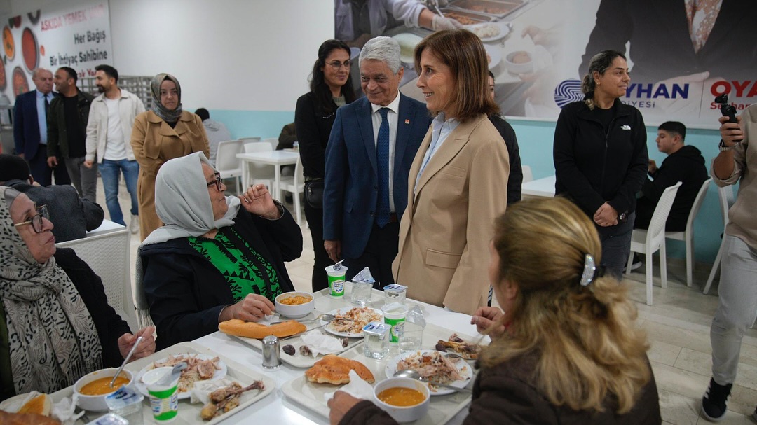 BAŞKAN OYA TEKİN, KENT LOKANTASI’NDA YURTTAŞLARLA İFTAR YEMEĞİNDE BULUŞTU