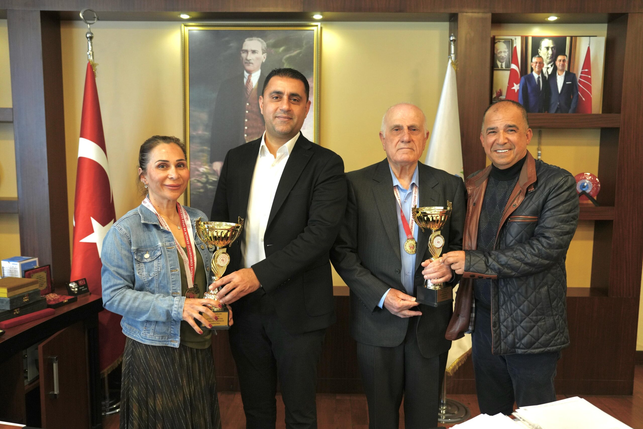 ŞAMPIYONLARDAN BAŞKAN KOZAY’A TEŞEKKÜR ZIYARETI