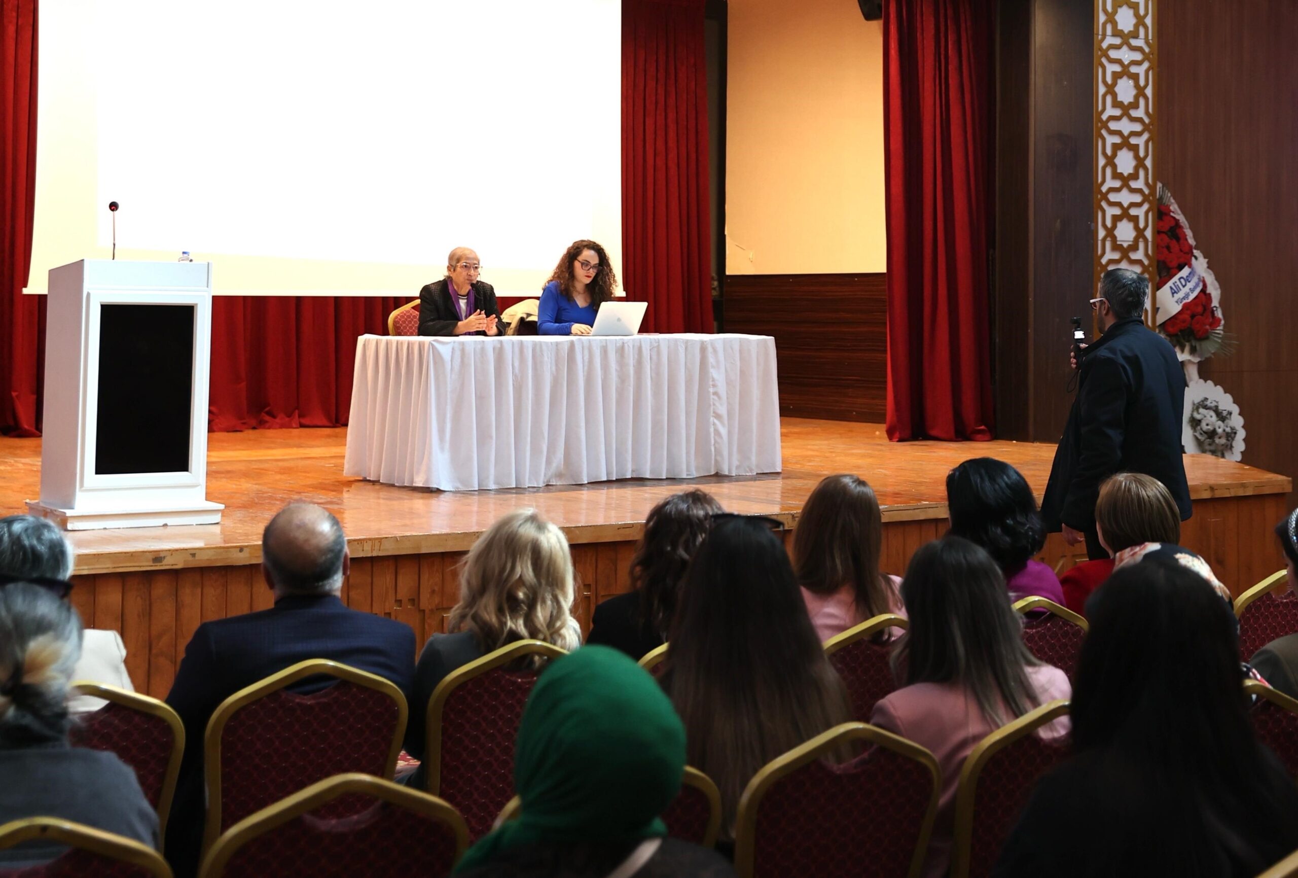 YÜREĞİR’DE “SÖZ SİZDE, KADIN VE YAŞAM” SÖYLEŞİSİ