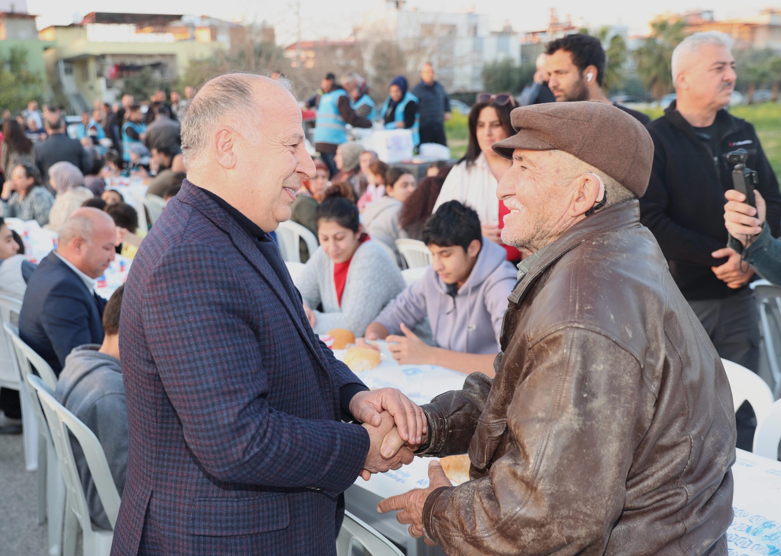 YÜREĞİR BELEDİYESİ İFTAR SOFRALARI BİNLERCE KİŞİYİ AĞIRLIYOR