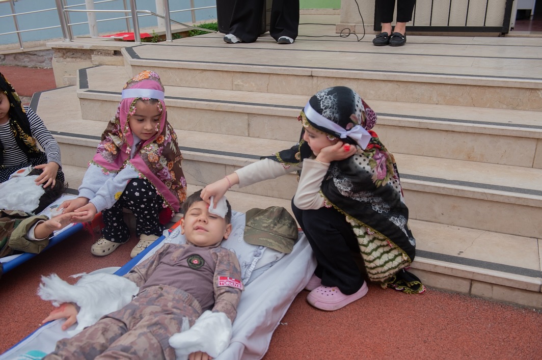 Seyhan Kreşlerinde”18 Mart Çanakkale Zaferi ve Şehitleri Anma Günü ” Etkinliği