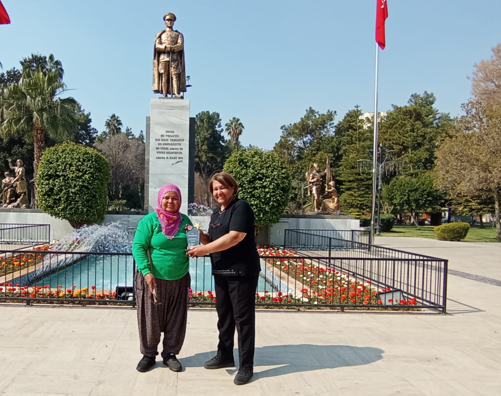 ÇGC’den emekçi kadına 8 Mart plaketi