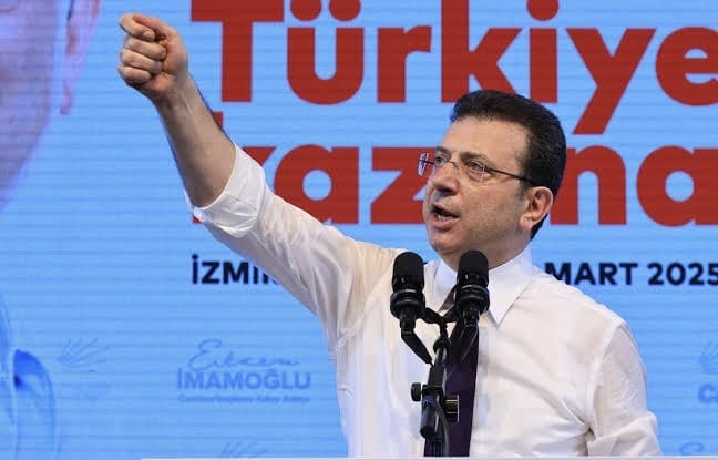 Ceketini Çıkarttı: Sana Yenilmeyeceğim