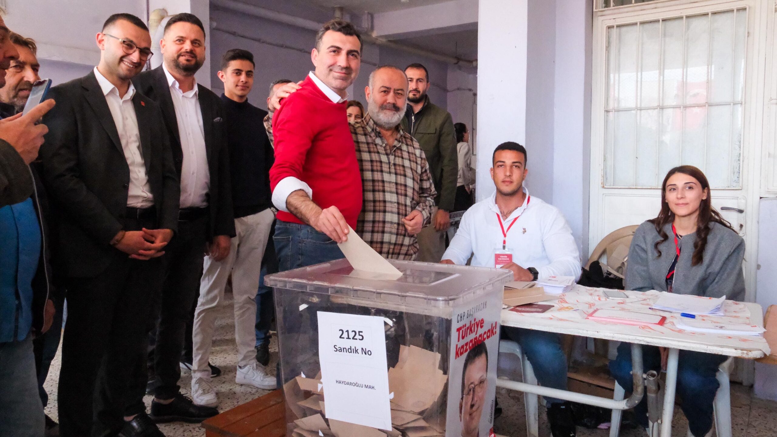 EKREM İMAMOĞLU, CHP’NİN CUMHURBAŞKANI ADAYI OLDU VATANDAŞ SANDIKLARA AKIN ETTİ