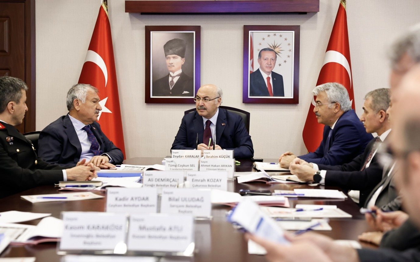 Belediyeler Çözemedi; Vali El Attı