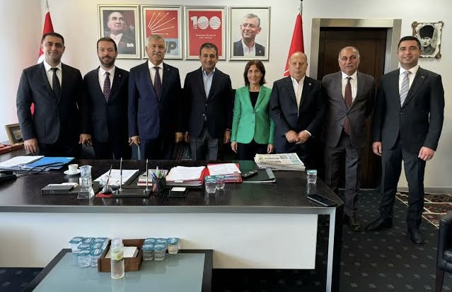 CHP’li Başkanlar İki Arada Bir Derede!