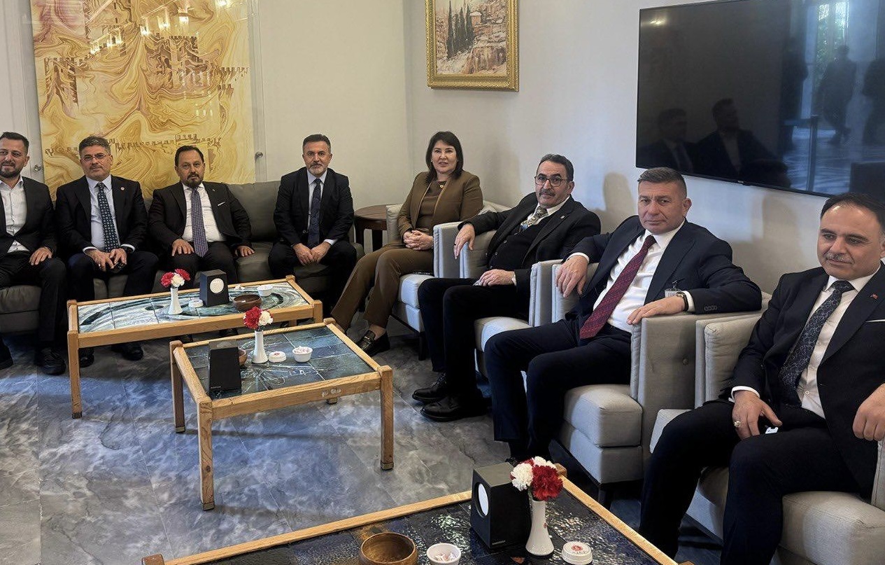 Adana, Ankara’da Masaya Yatırıldı