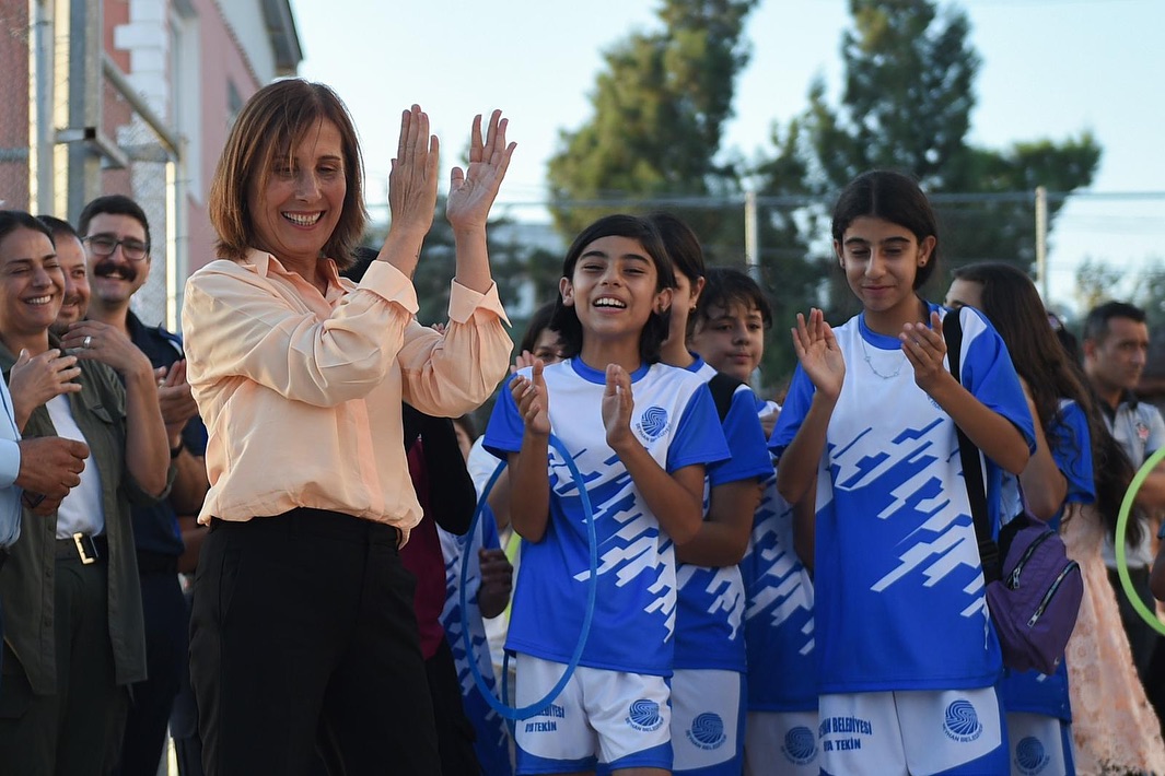 BAŞKAN TEKİN TALİMATI VERDİ: SEYHAN’DA SPOR TESİSLERİ YENİLENİYOR