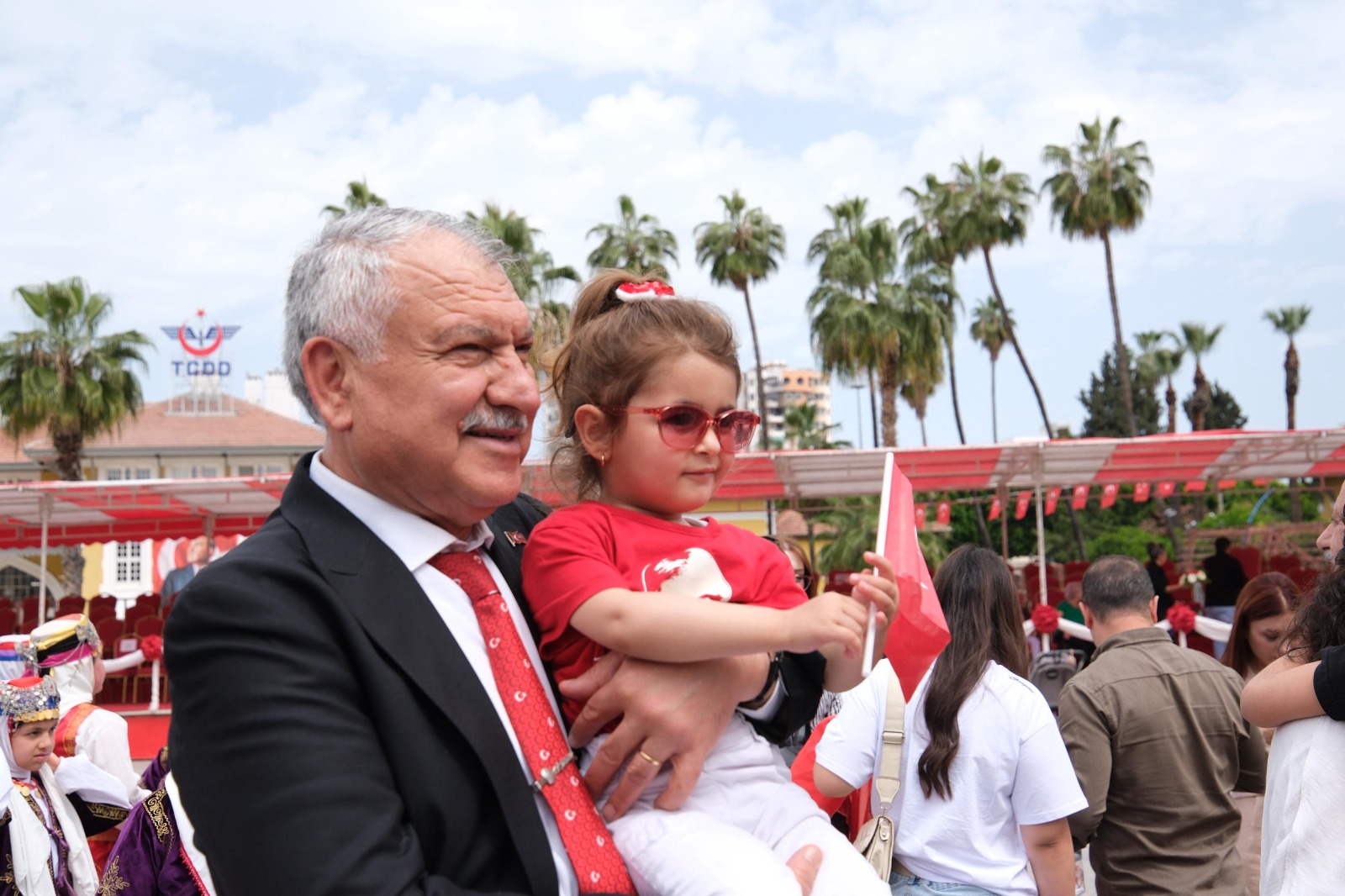 Zeydan Karalar koltuğunu Ezgi Neva’ya teslim etti