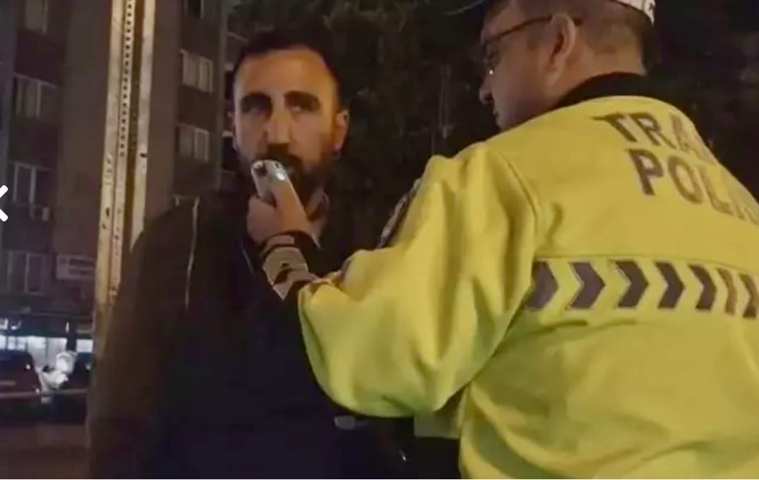 Alkolmetreyi Üflememekte Direndi