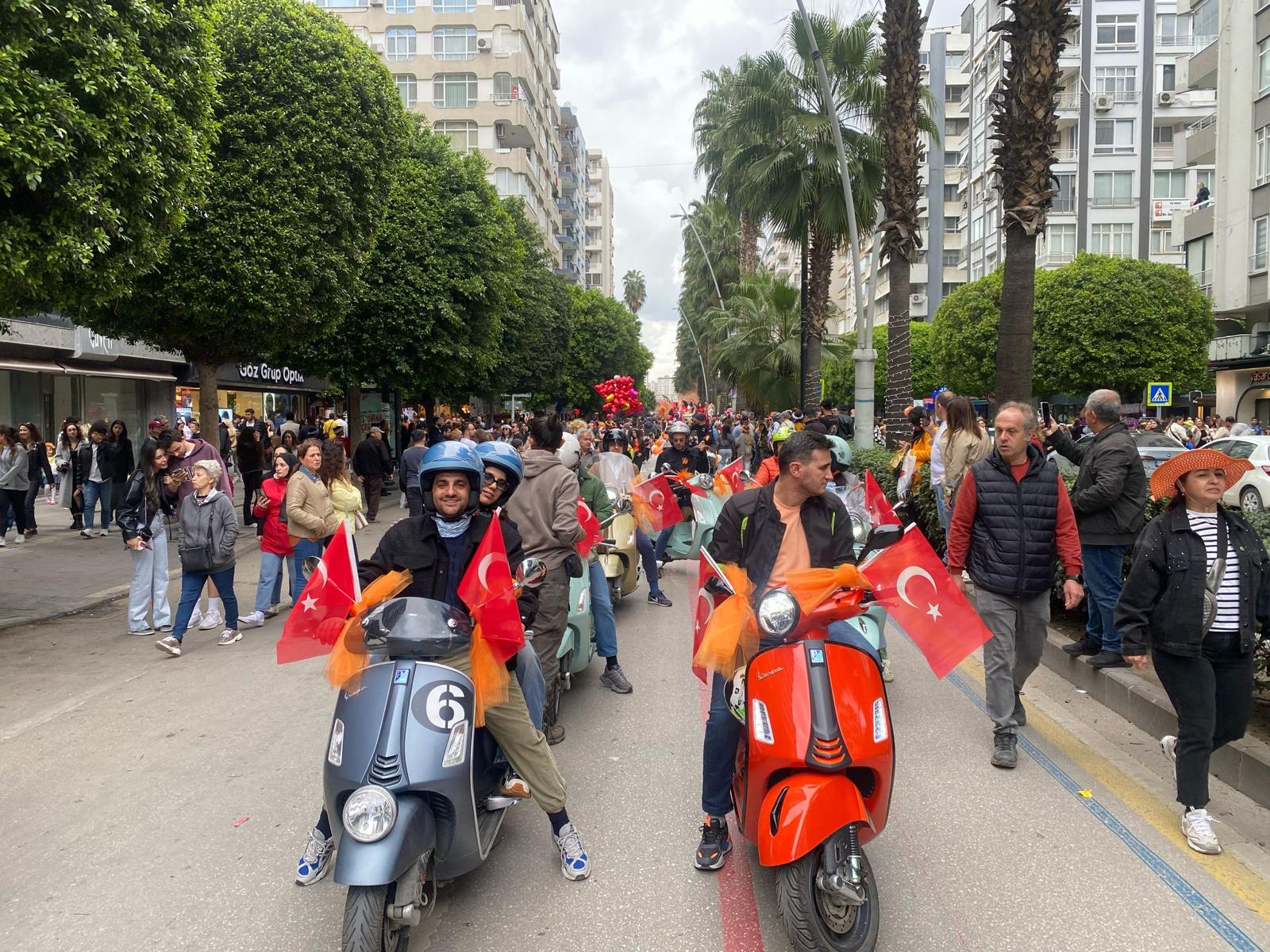 Portakal Çiçeği Kokusu Vespa Rüzgarıyla Buluşuyor