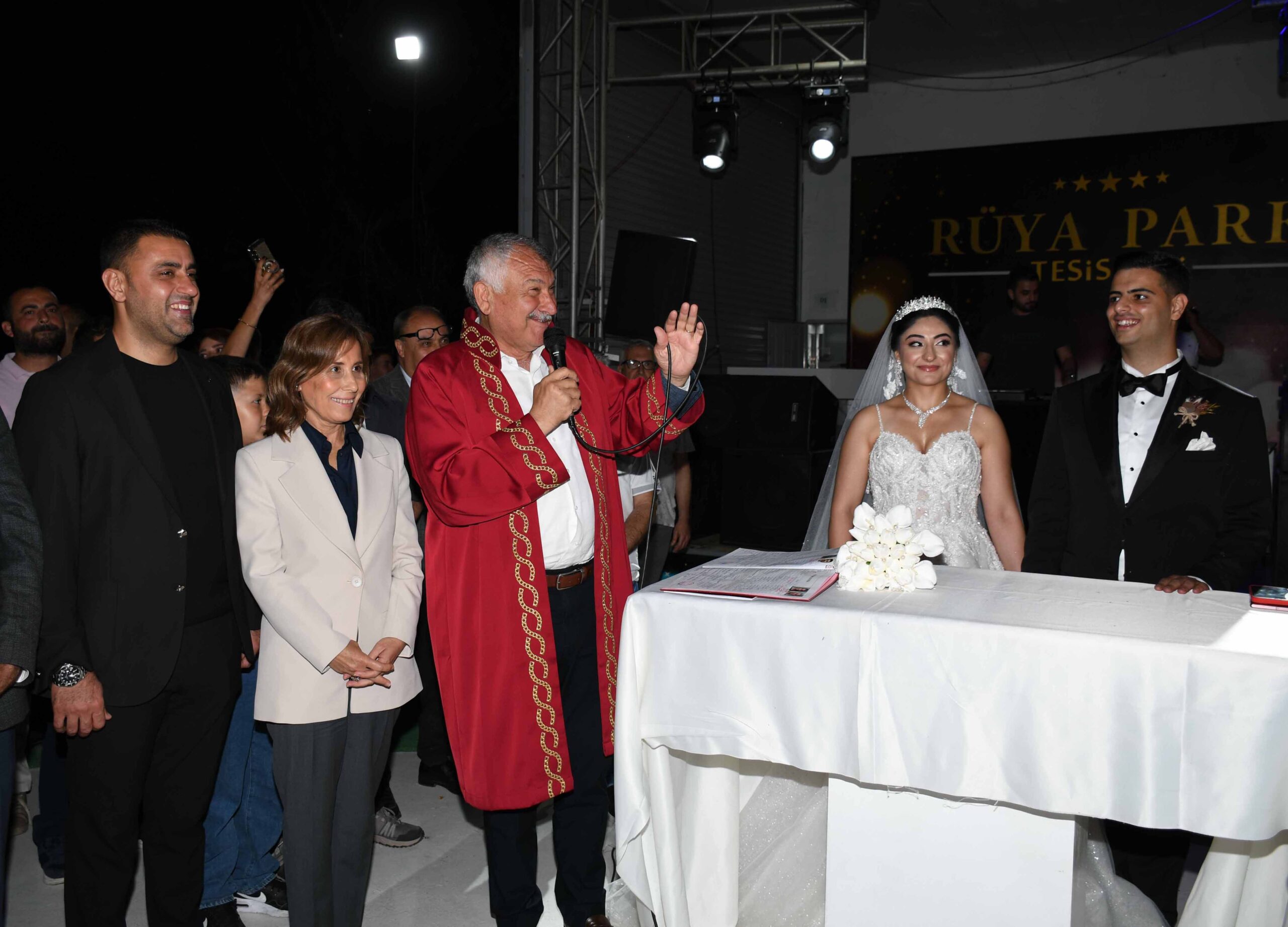 Canberk Keskin ile Nergis Yılancı Dünyaevine Girdi