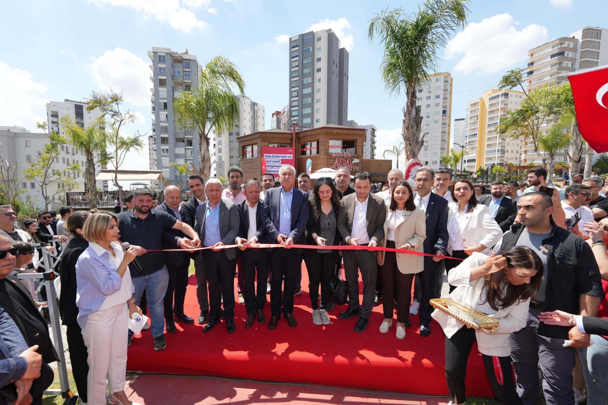 Adana Kafe ve yeni nesil kütüphane “Bilgisaray”ın açılışı yapıldı