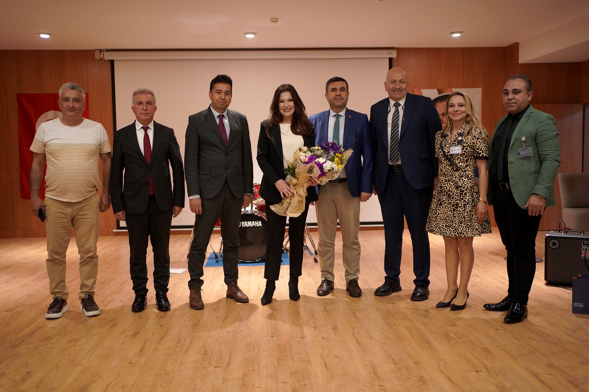 Ünlü Oyuncu Aydan Şener, MBA Okulları Adana Kampüsü Anneler Günü Etkinliğine Katıldı