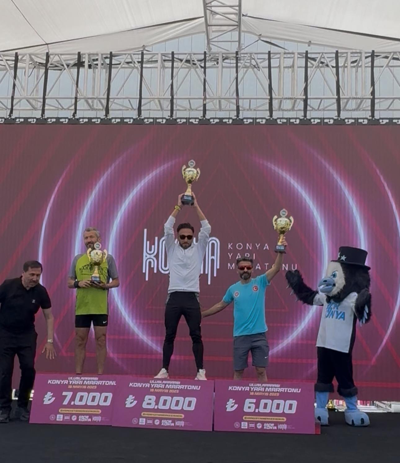 ÇUKUROVA SPORLA VE SPORCULARIYLA PARLIYOR