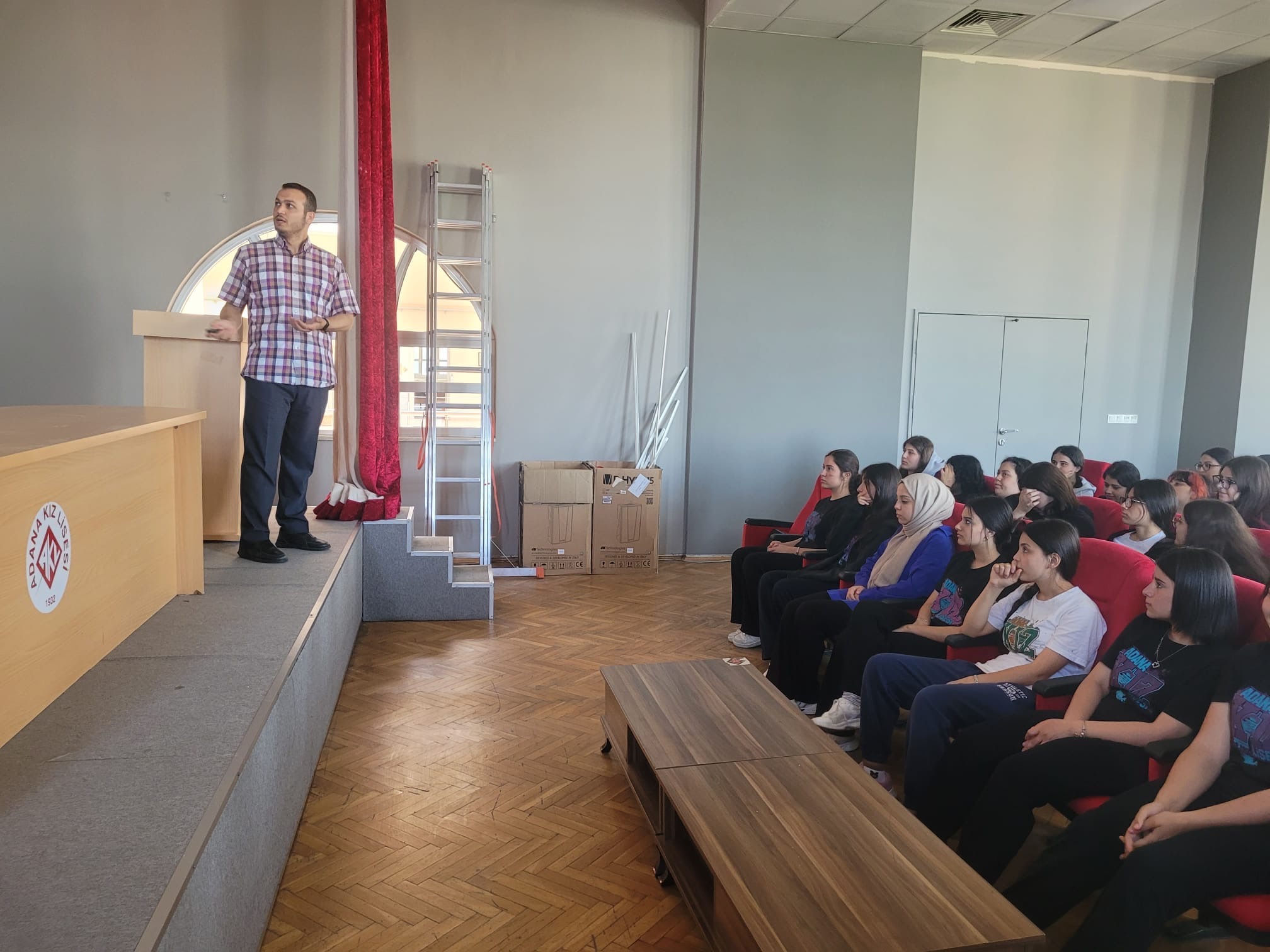 TÜBİTAK Bilim Söyleşileri kapsamında Ceyhan’da Lise Öğrencilerine Afet Farkındalığı Anlatıldı