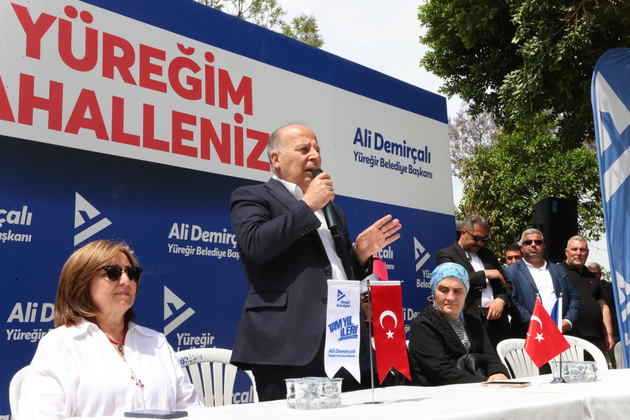 BAŞKAN DEMİRÇALI 10 GÜNDE 10 MAHALLE ZİYARET ETTİ