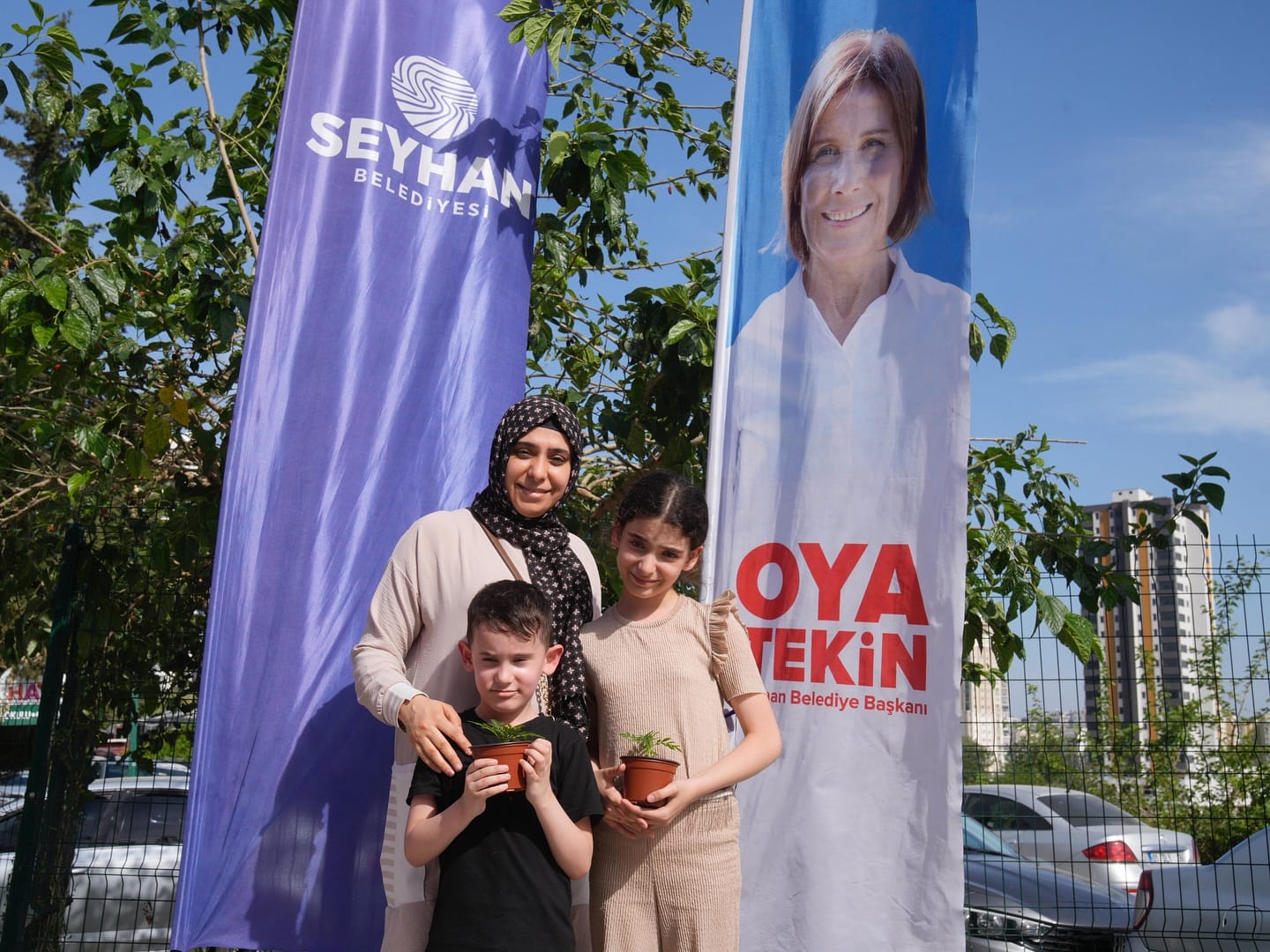 SEYHAN BELEDİYESİ’NDEN ANLAMLI ETKİNLİK: ÇÖLYAK HASTASI ÇOCUKLARDAN ANNELERİNE FİDAN HEDİYESİ