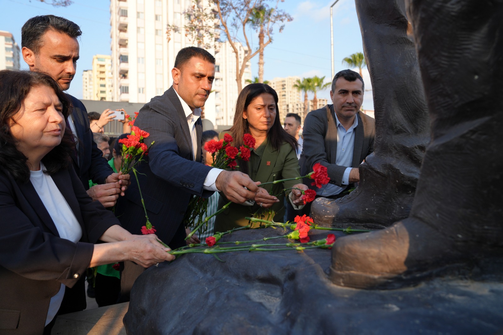 ÇUKUROVA’DAN  ÜÇ FİDAN’A ANLAMLI ANMA