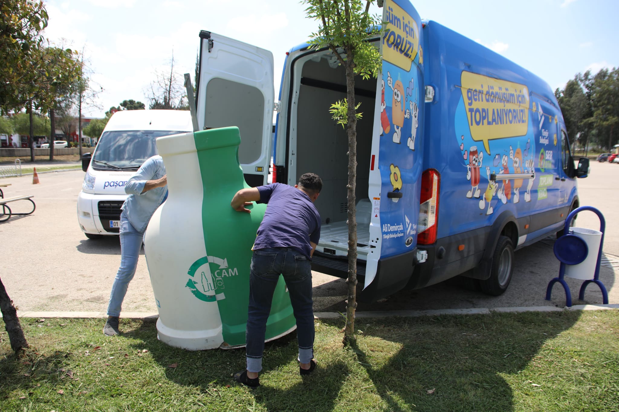 YÜREĞİR BELEDİYESİ’NDEN CAM ŞİŞE KUMBARASI