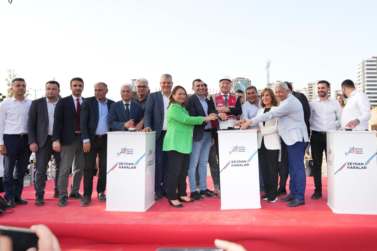 Zeydan Karalar halka her koşulda büyük hizmetler sunmaya devam ediyor