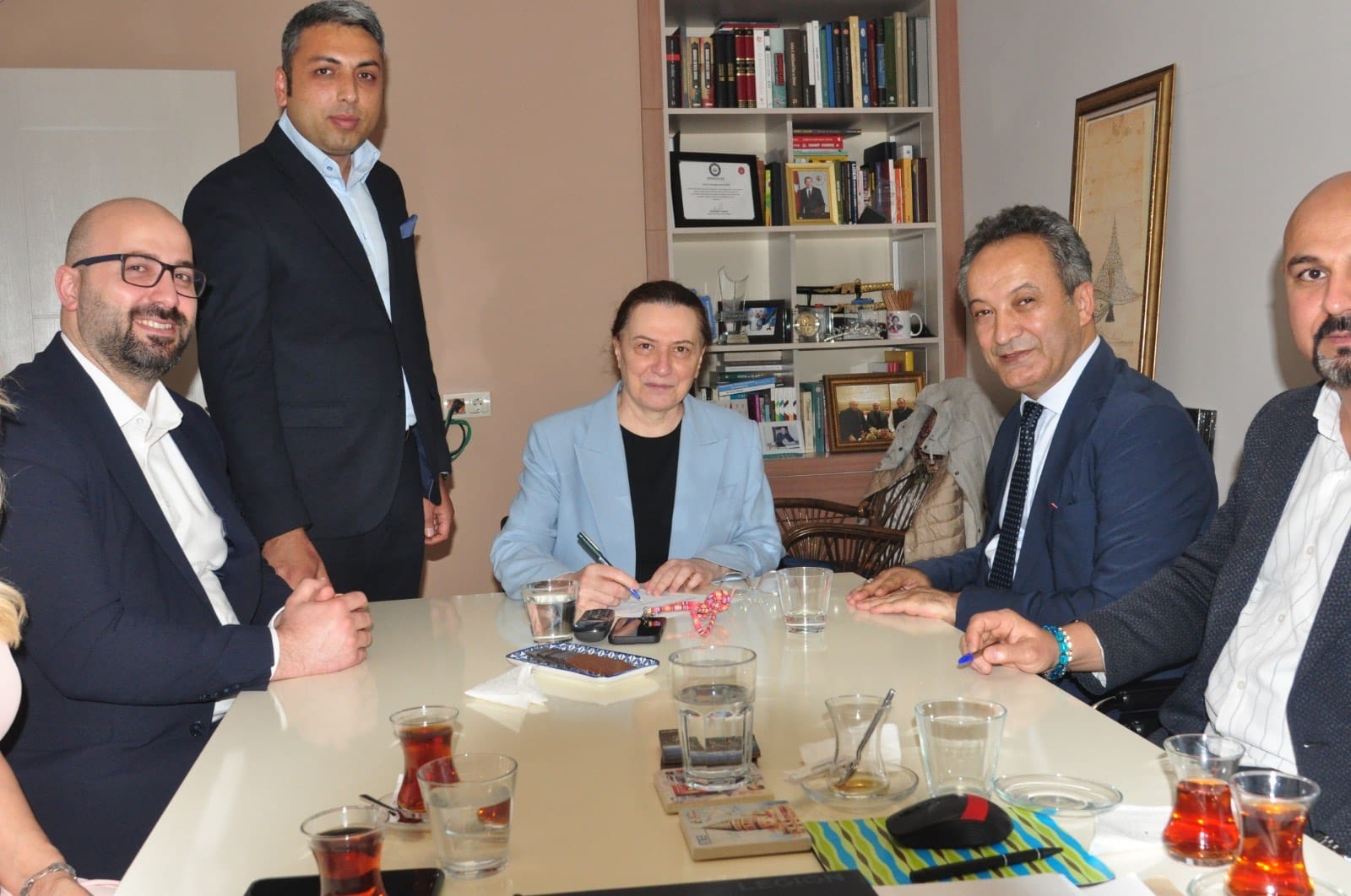 KARSLIOĞLU: SAYIN BAKANIMIZ, ÜLKEMİZE SAYISIZ HİZMETLERİ OLAN DUAYEN BİR İSİM