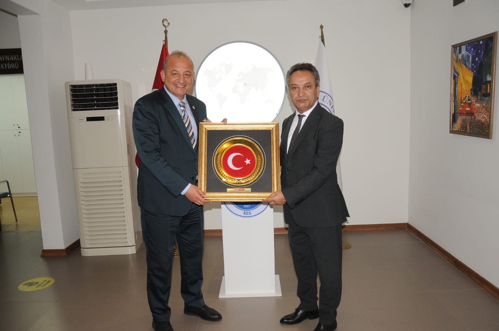 KARSLIOĞLU: REKTÖRÜMÜZÜN ÖNCÜLÜĞÜNDE DAHA İYİ İŞLERE İMZA ATACAĞIZ