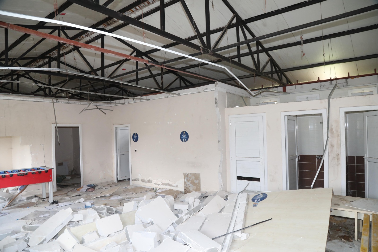 YÜREĞİR’DE SPOR TESİSİNE SALDIRI: 4 MİLYON TL’LİK ZARAR