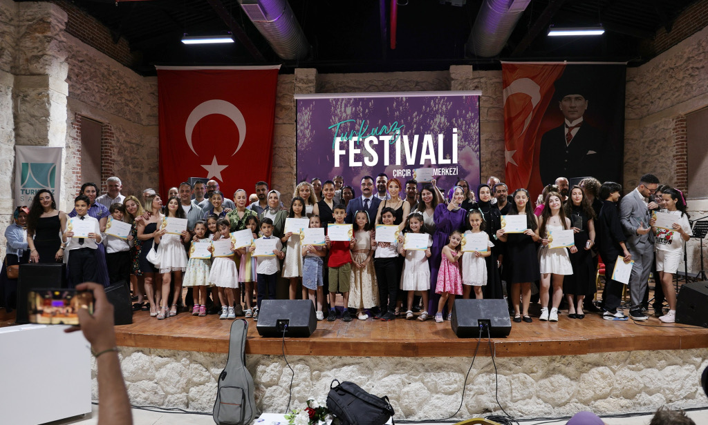 TURKUAZ SANAT FESTİVALİ’NDE KÜÇÜK YÜREKLER BÜYÜK ESERLER İCRA ETTİ