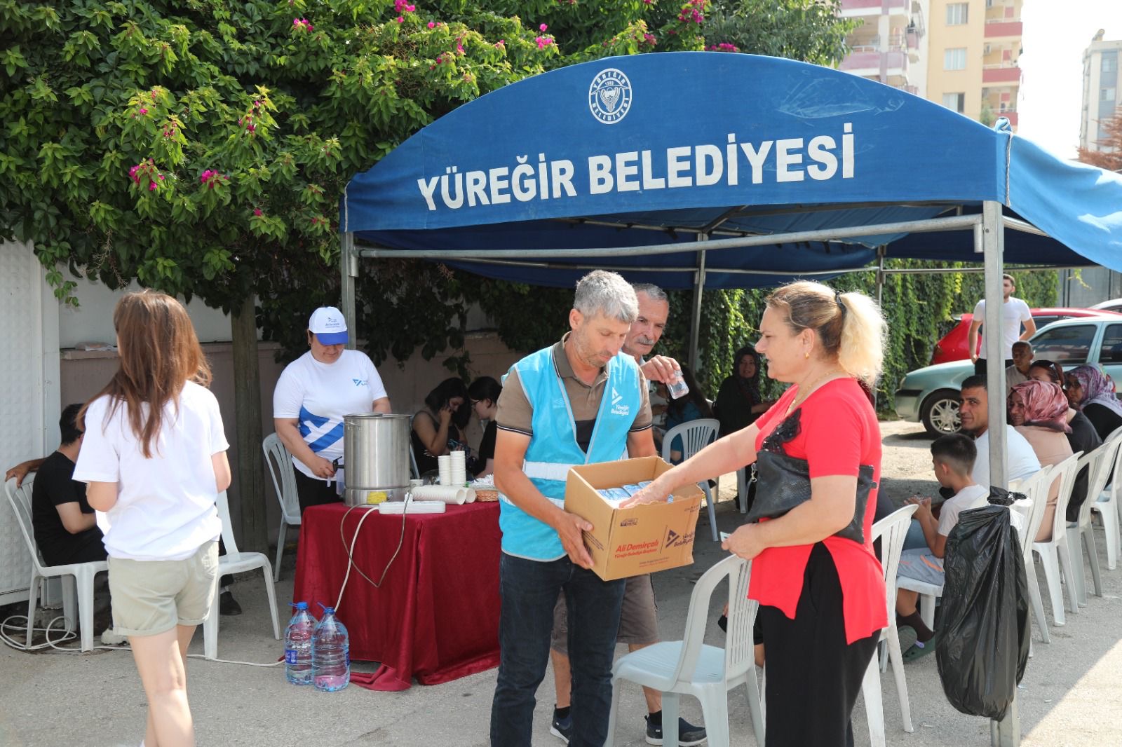 Yüreğir Belediyesi’nden YKS’ye giren öğrenci ve aileleri için ikram çadırı