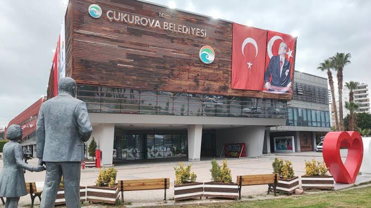 Çukurova Belediyesi’nde neler oluyor? İşte iddialar ve tepkiler…