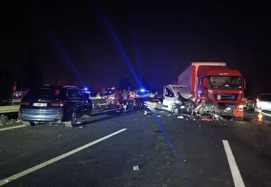 TIR, TAG’da 3 Araca Çarptı; 8 Yaralı