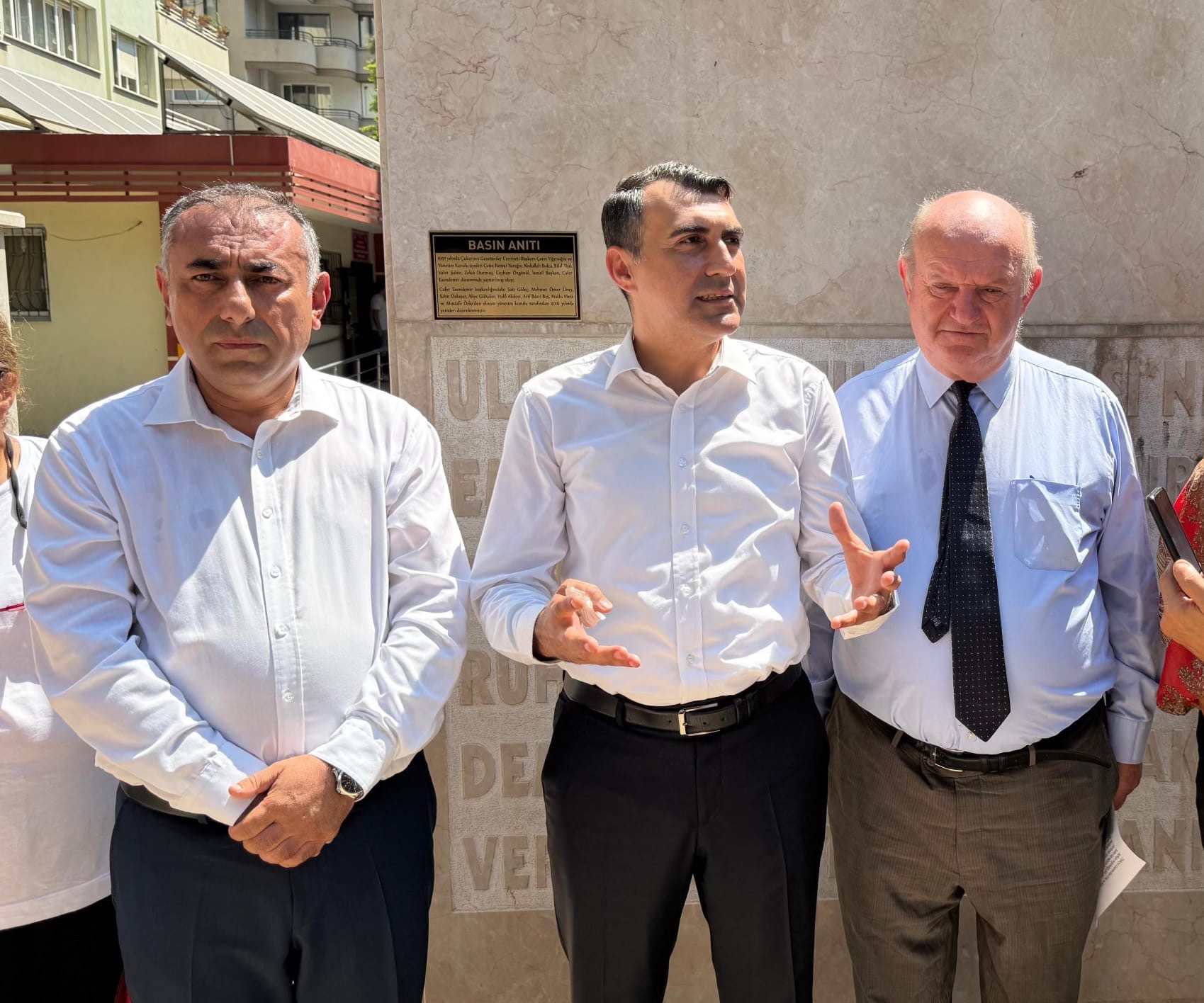 “Basın üzerindeki baskılar hala sürüyor”