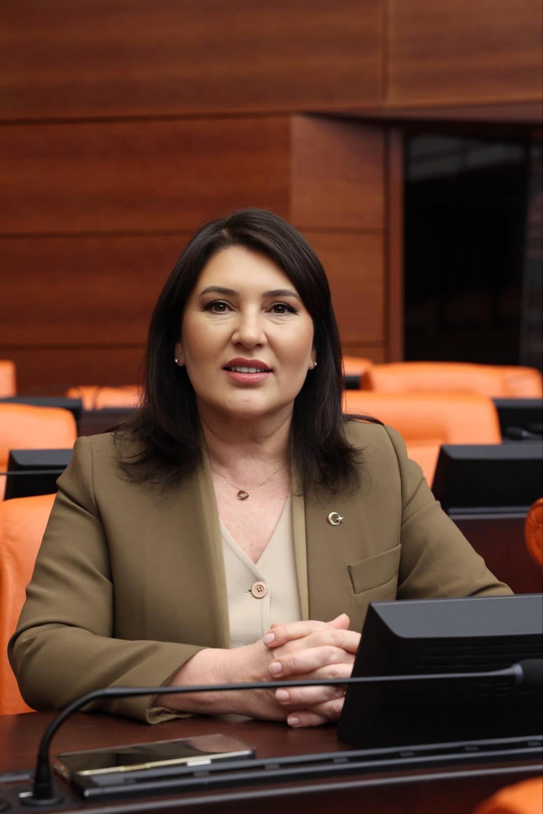 Sunay Karamık: “Çocuklarımız Kirli Siyasi Polemiklerin Parçası Olamaz”