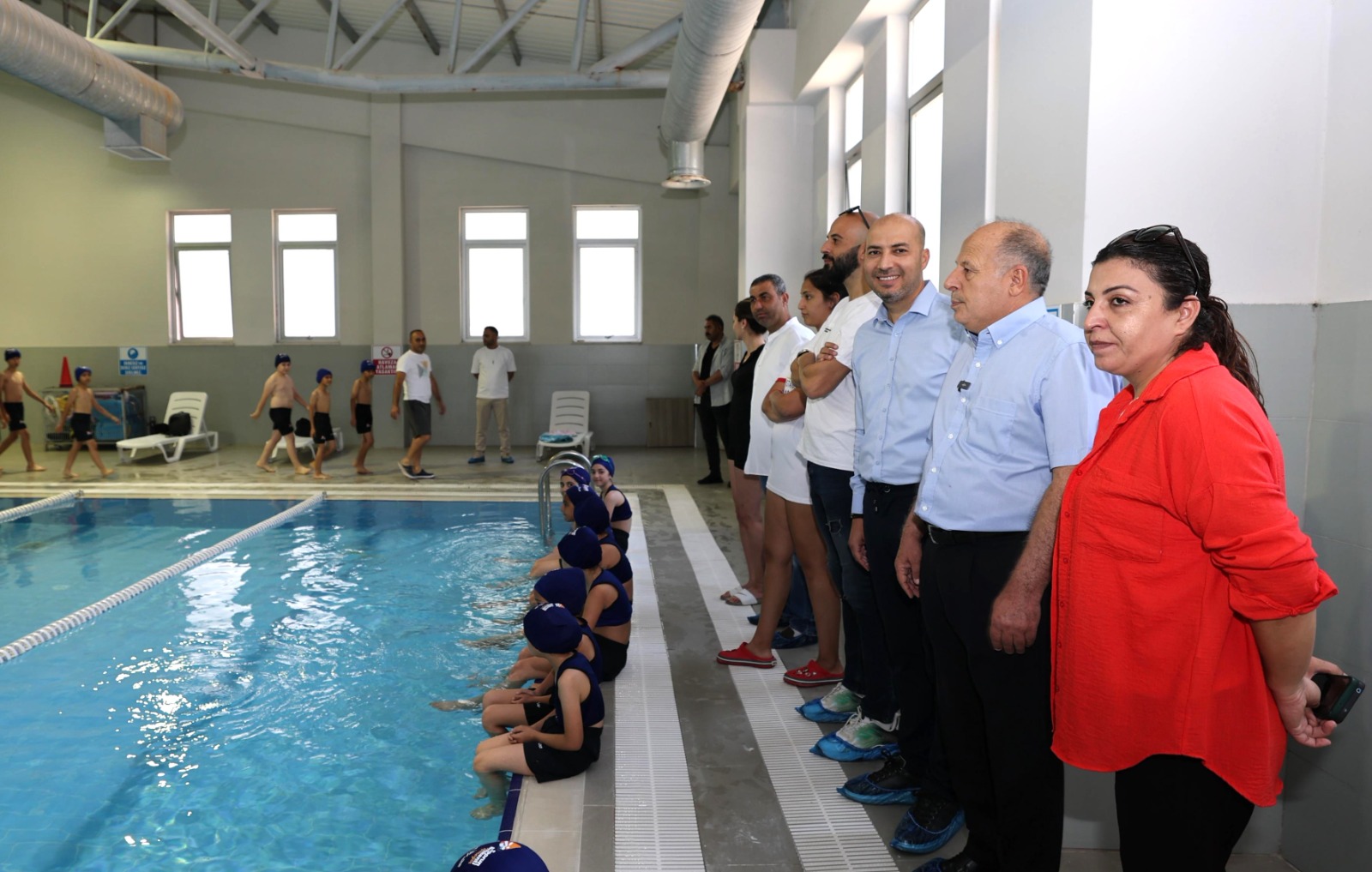 YÜREĞİR BELEDİYESİ’NİN YÜZME KURSLARI BAŞLADI