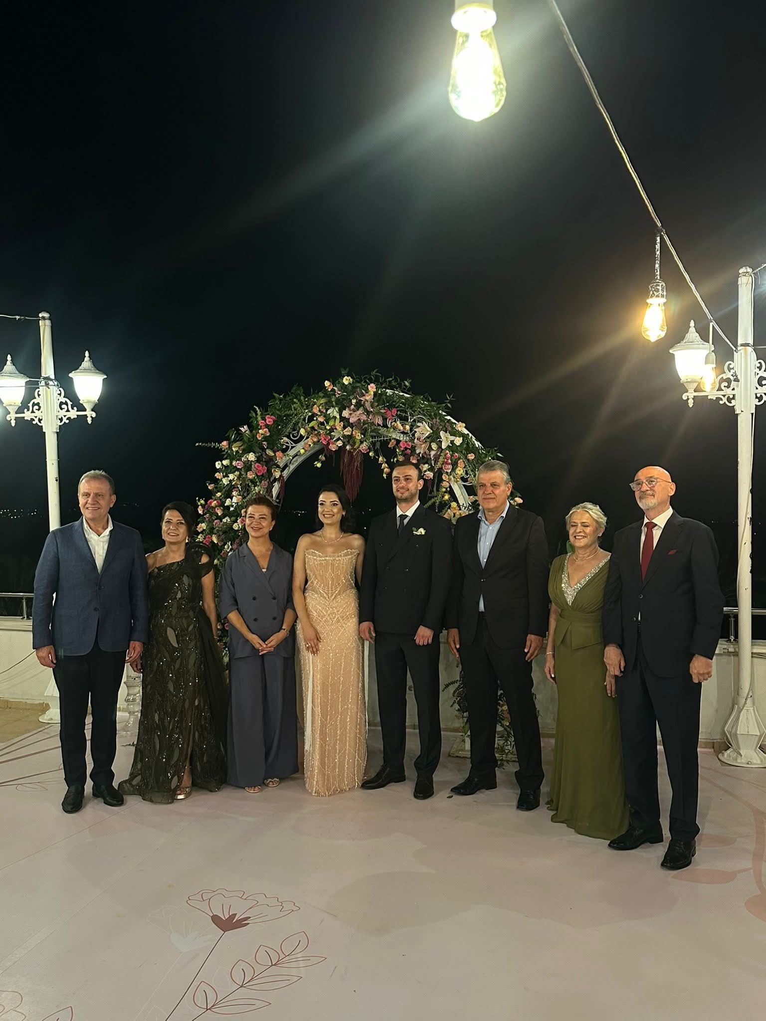 CHP’li Ayhan Barut’un Kızı Ilgın, Eren Necati Şengün ile Nişanlandı