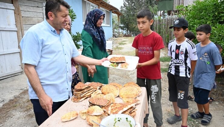 İmamdan Köy Halkına Ekmek İkramı